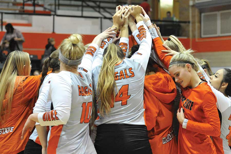 ISU volleyball team huddle