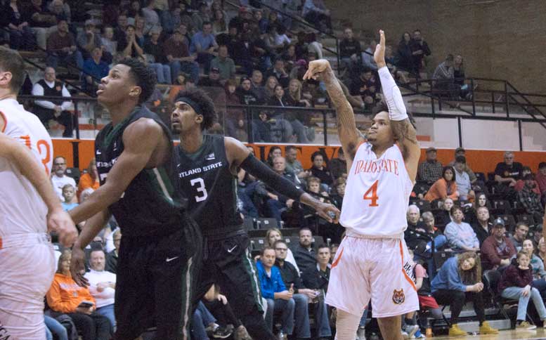 Sam Dowd shoots the ball.