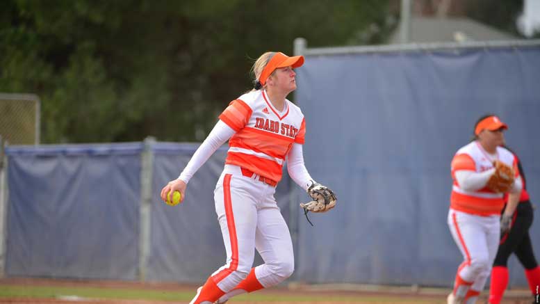 Mariah Malcahy (#18) pitches