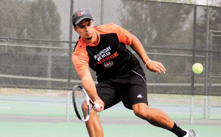 Francis Filipovich returns tennis ball