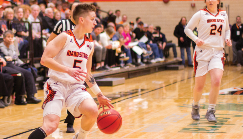 Featured: Dora Goles dribbles ball