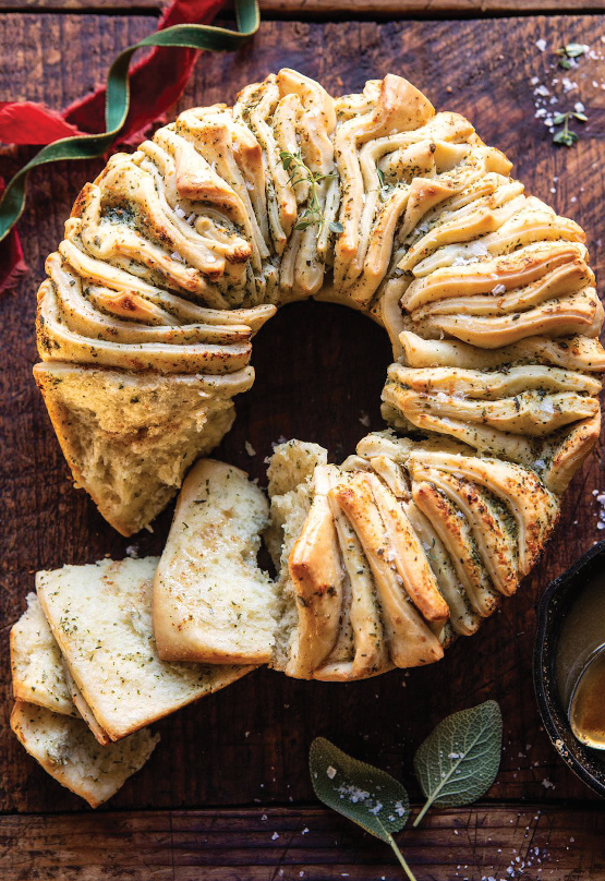 Pull-Apart Garlic Butter Bread Wreath