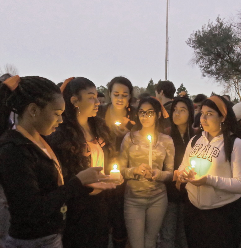 Students hold candlelight vigil for Parkland School Shooting