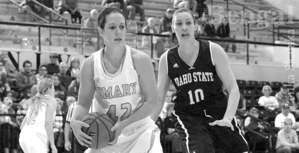 WOMEN’S BASKETBALL: YOUNG ROAD WARRIORS