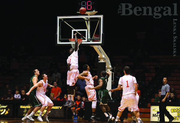 Midseason Report: Men’s Basketball Team