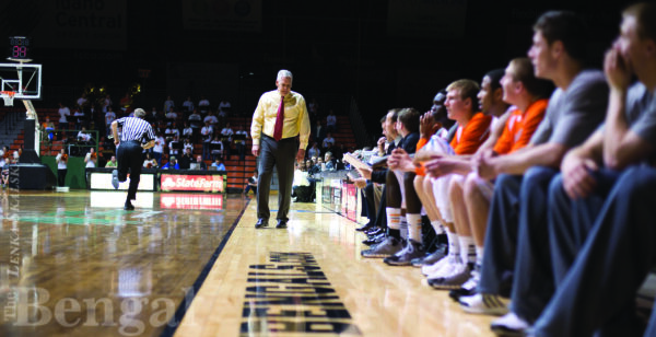 MEN’S BASKETBALL SQUAD FACES MORE HEARTBREAK ON THE ROAD