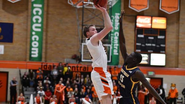 ISU Bengals split weekend battles in Holt Arena